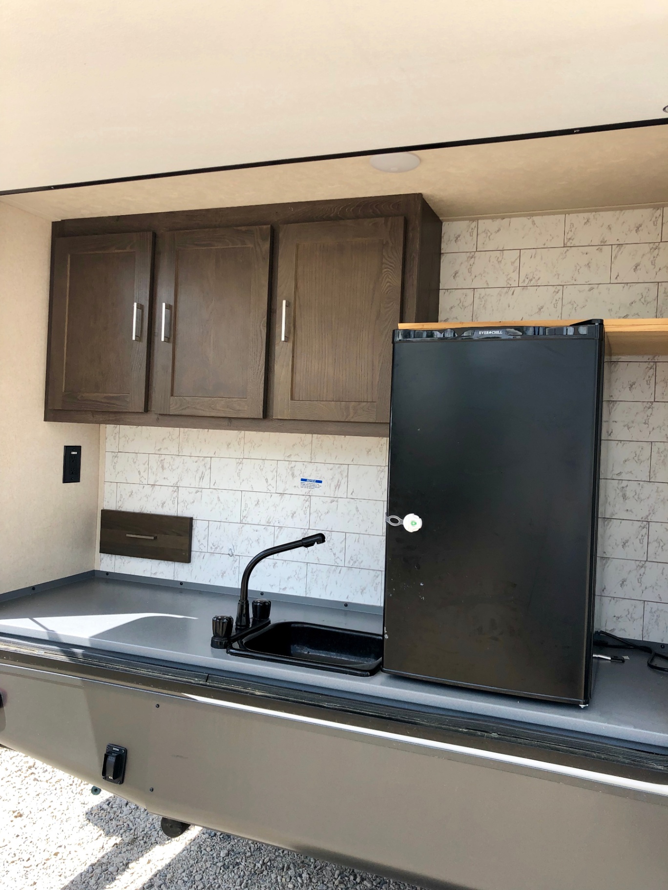 2018 Heritage Glen LTZ 312QBUD exterior outdoor kitchen with sink, mini fridge, and backsplash